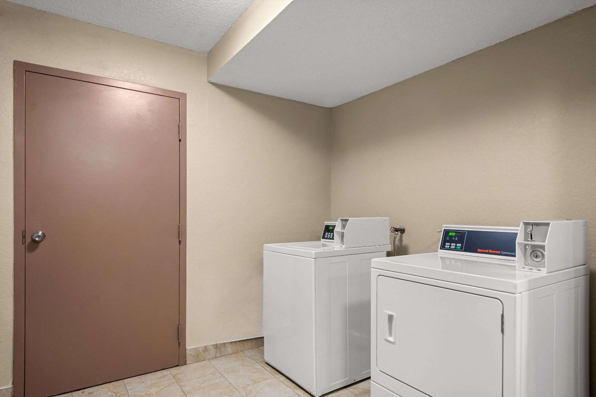 Quality Inn Sarasota I-75 Vamo Buitenkant foto